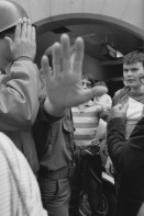 Image of sheet 19830140 photo 5: Junge Neofaschisten Neonazis am Rande einer Demonstration wollen nicht fotografiert werden. Bern 1983 √