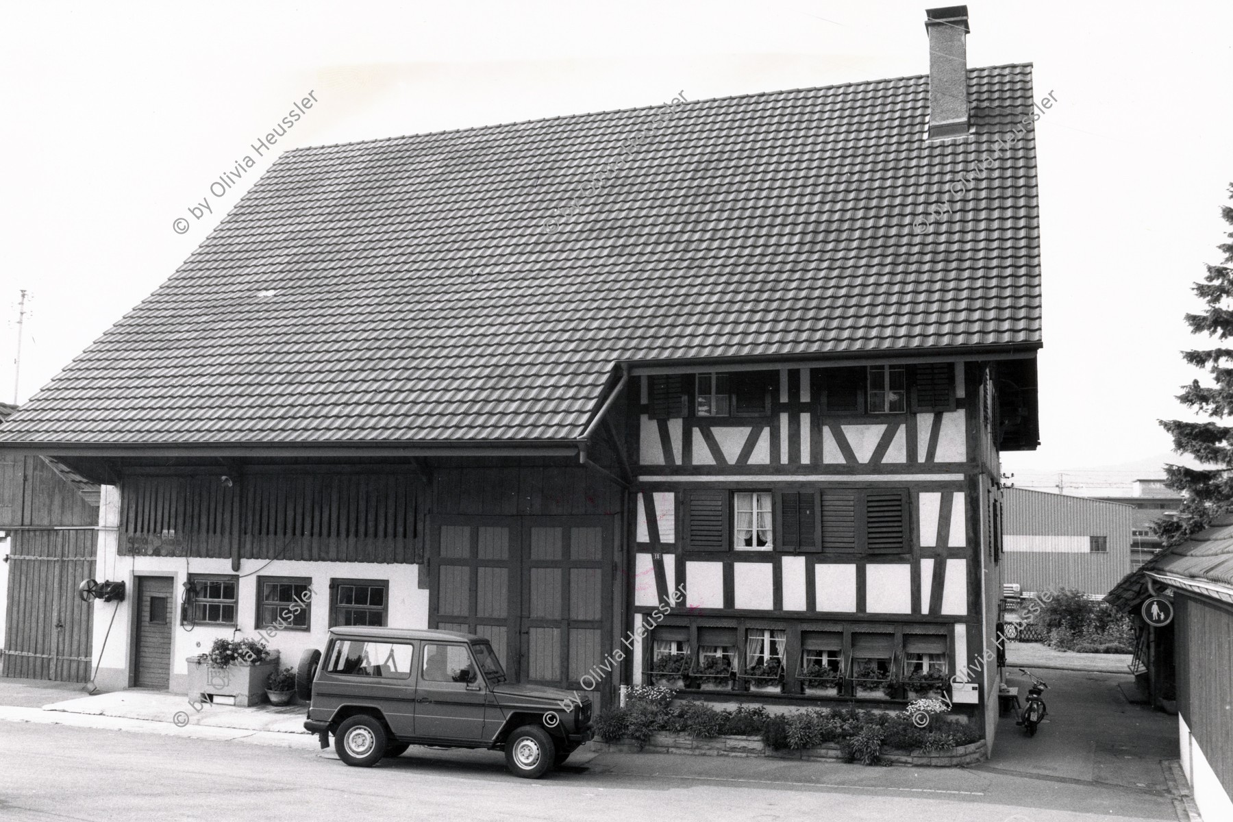 Image of sheet 19830150 photo 17: Dorfplatz. Riegelhaus in Schlieren. die Zürich 1983  √