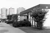Image of sheet 19830150 photo 28: Kantonsschule Urdorf.  Zürich 1983  Autobahn in Bau an  Schulhaus vorbei. √