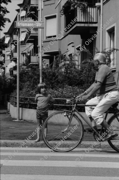 Image of sheet 19830180 photo 16: Verkehrsunfall an der Stauffacherstrasse. Auto Unfall, Kreis 4 Zürich 8.83 √