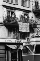 Image of sheet 19830190 photo 2: Thomas Ricklin (left) on the Balcony of occupied House . Wohnen Wohnungsnot Mirage tram 2 Strassenbahn VBZzweier Farbhof Housing occupy leck Zürich Stauffacherstrasse Kreis 4 1983