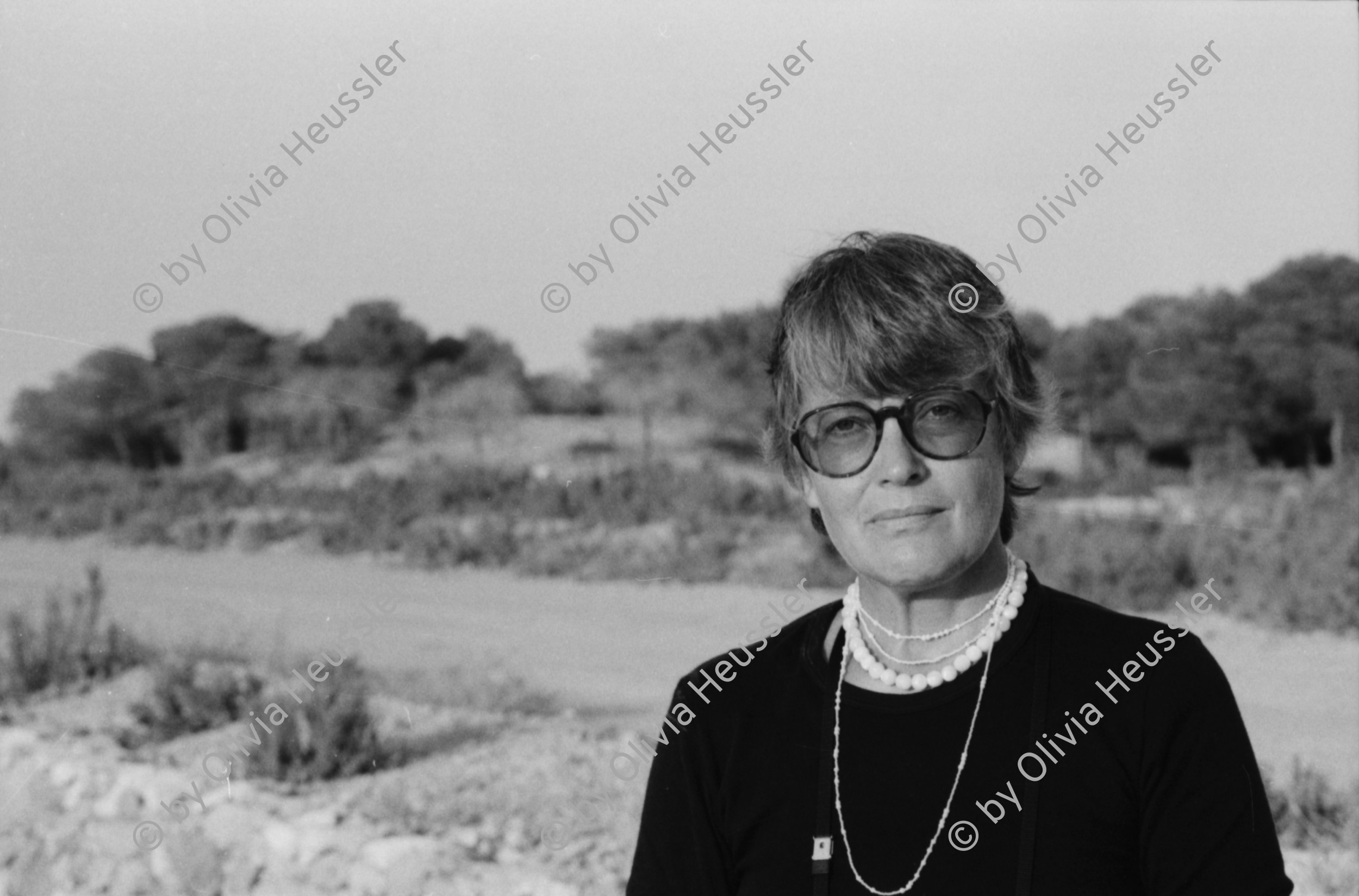 Image of sheet 19830230 photo 17: Enten im Teich bei Murcia. Nachts. Palmen sind mit Eisen befestigt. Portrait Hey Heussler und Ruth Guggenheim- Heussler. Olivia Kirchturmspitz. Fiesta de la Merced Barcelona. Heilige Jungfrau Maria wird durch die Menge getragen. Explosionen von Feuerwerkskörper. Barcelona Spanien 1983
La Mercè (Catalan pronunciation: [ɫə mərˈsɛ]) is the annual festival (festa major in Catalan) of the city of Barcelona in Catalonia, Spain. It has been an official city holiday since 1871, when the local government first organized a program of special activities to observe the Roman Catholic feast day of Our Lady of Mercy, La Mare de Déu de la Mercè in Catalan. Although the actual feast day is September 24, the festivities begin a few days beforehand
