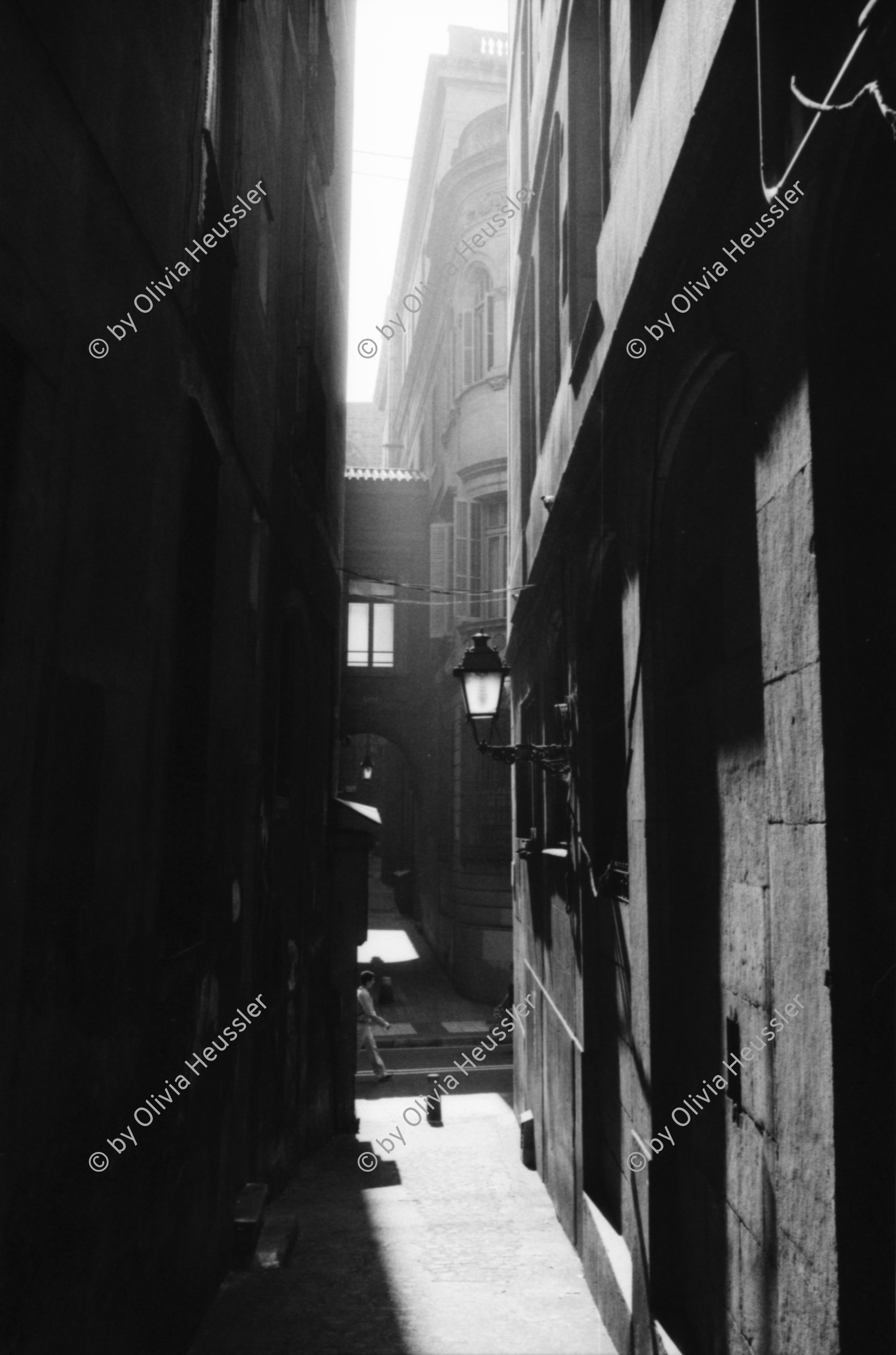 Image of sheet 19830240 photo 23: Gasse in der Altstadt Barcelona, Spanien 1983.