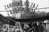 Image of sheet 19830240 photo 32: frtsg. 830230 Fiesta de la Merced. Picasso Kopf aus Karton wird durch die Menge getragen. Barcelona, Spanien 1983
√