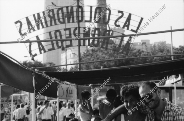 Image of sheet 19830240 photo 32: frtsg. 830230 Fiesta de la Merced. Picasso Kopf aus Karton wird durch die Menge getragen. Barcelona, Spanien 1983
√