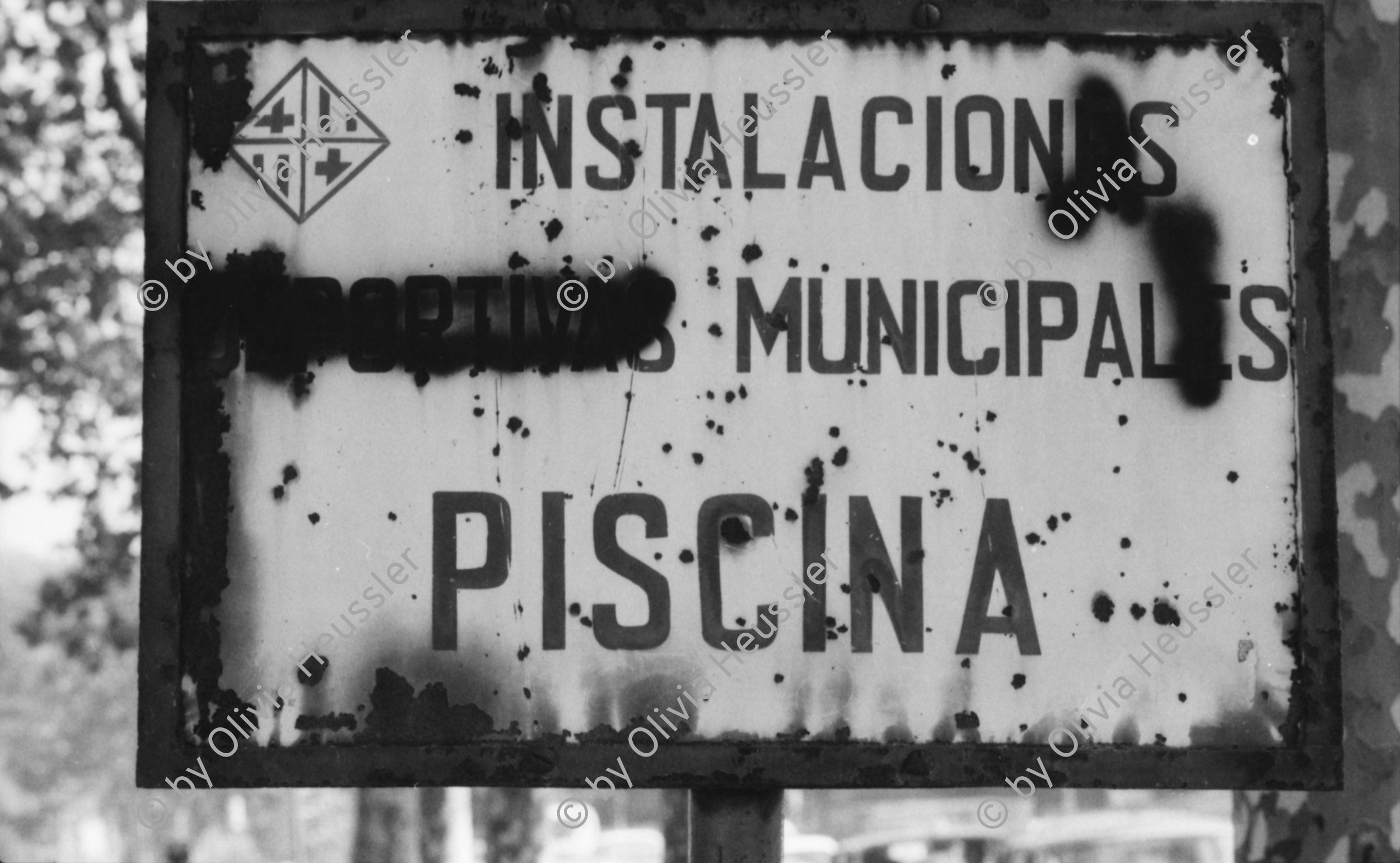 Image of sheet 19830240 photo 36: frtsg. 830230 Fiesta de la Merced. Picasso Kopf aus Karton wird durch die Menge getragen. Barcelona, Spanien 1983
√