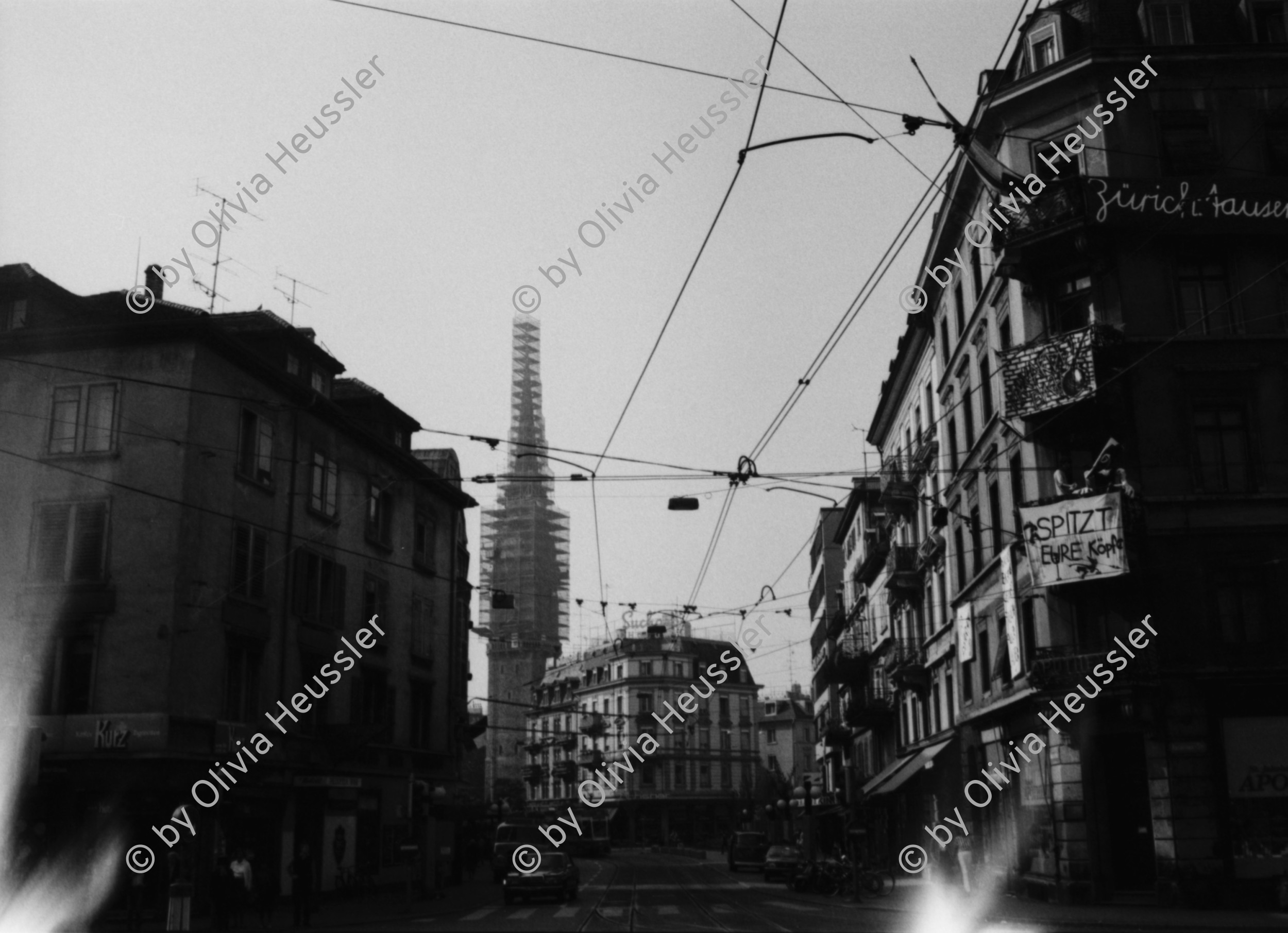 Image of sheet 19830250 photo 1: Tor zum Stauffacher.  Kirche St. Jakob gerüst Zürich Kreis vier 4 Aussersihl 1983
© 1982, by Olivia Heussler www.oliviaheussler.com