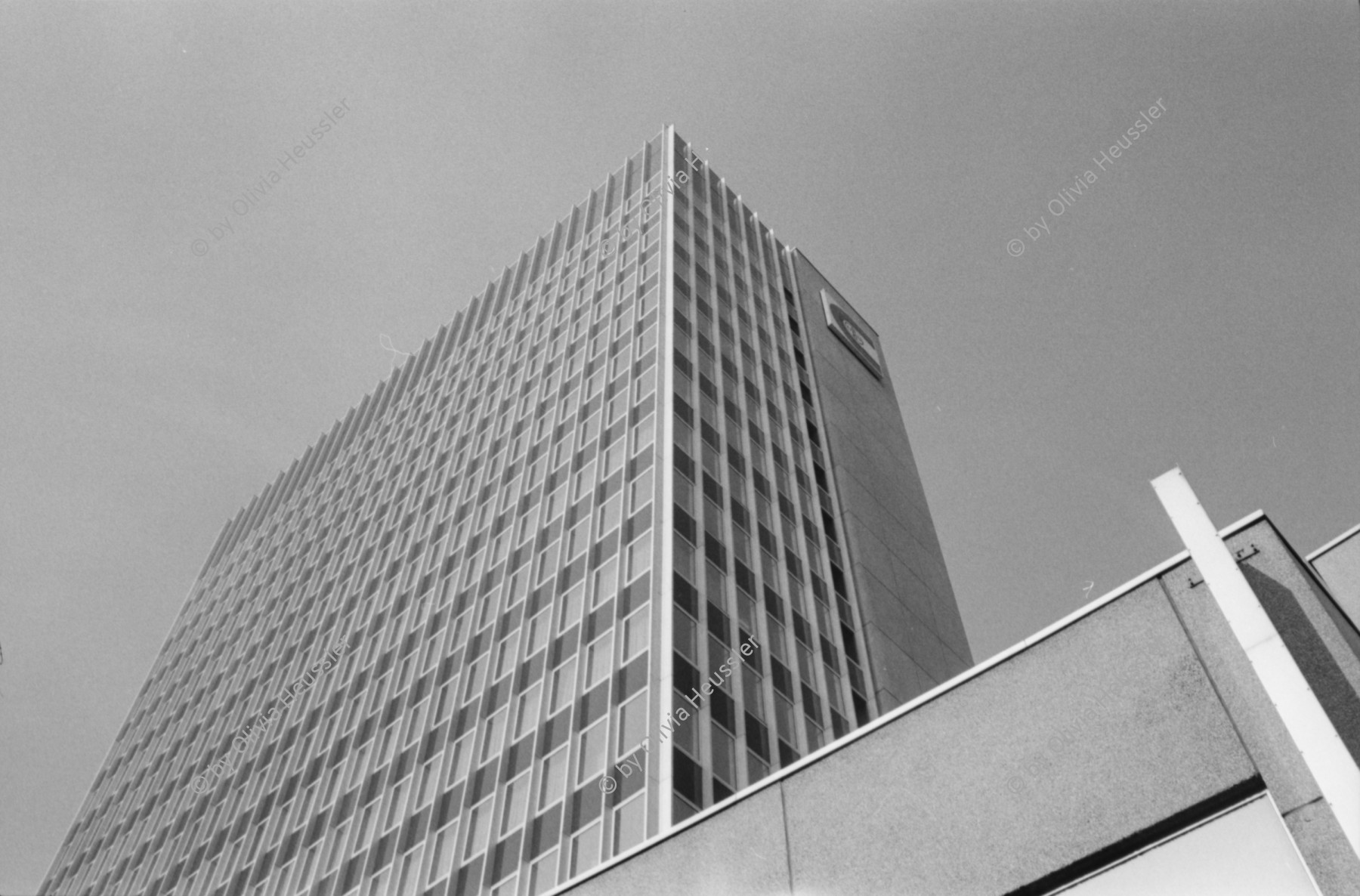 Image of sheet 19830250 photo 3: UBS Bank Hochhaus Steueramt Gebäude Werd . Zürich Kreis vier 4 Aussersihl 1983
© 1982, by Olivia Heussler www.oliviaheussler.com