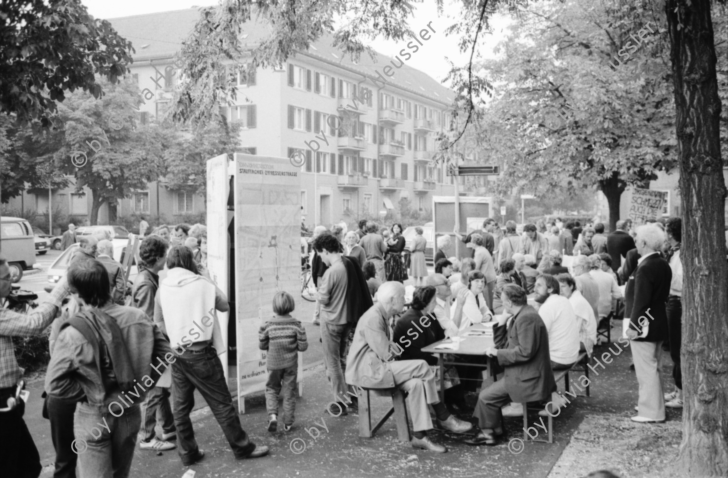 Image of sheet 19830250 photo 37: UBS Bank Hochhaus Steueramt Gebäude Werd . Zürich Kreis vier 4 Aussersihl 1983
© 1982, by Olivia Heussler www.oliviaheussler.com