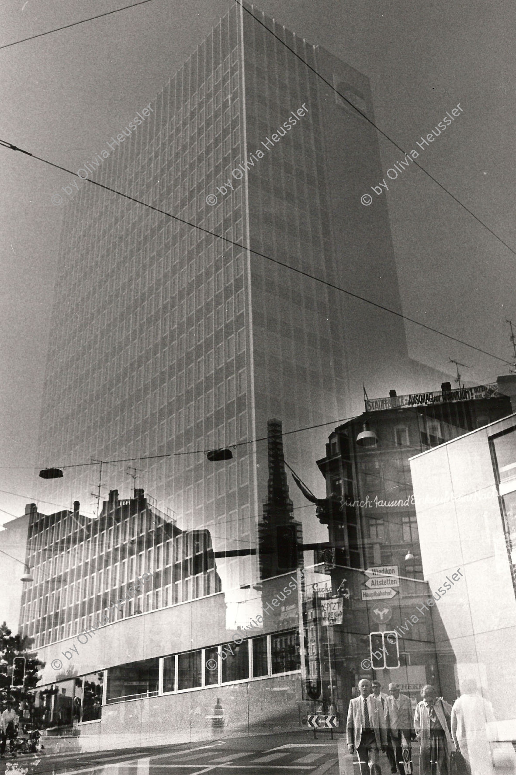 Image of sheet 19830250 photo 5: Das Tor zu Aussersihl in Zukunftsvision, Zuerich 1983. 
Analoge Doppelbelichtung (Negativ zweimal belichtet)

Am rechten Bildrand: Das besetzte Gebäude Badenerstr. 2 im Hintergrund das Hochhaus Werd mit UBS Schweizerische Bankgesellschaft heute Steueramt. tower swiss Schweiz Switzerland Europe Aussersihl
Exhibition: Zurich, The Eighties. Photobastei 2020