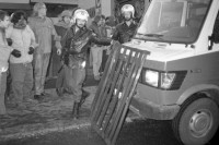 Image of sheet 19830300 photo 3: In Frankfurt Hausen ist eine Blockade gegen die Stationierung von nord amerikanischen Mittelstreckenraketen im Gang. Die Polizei greift ein. Nachts 
protest against deployment of U S Medium-range missiles
Frankfurt a. Main. Germany Deutschland 1983 √ 
© 1983, by OLIVIA HEUSSLER / www.clic.li