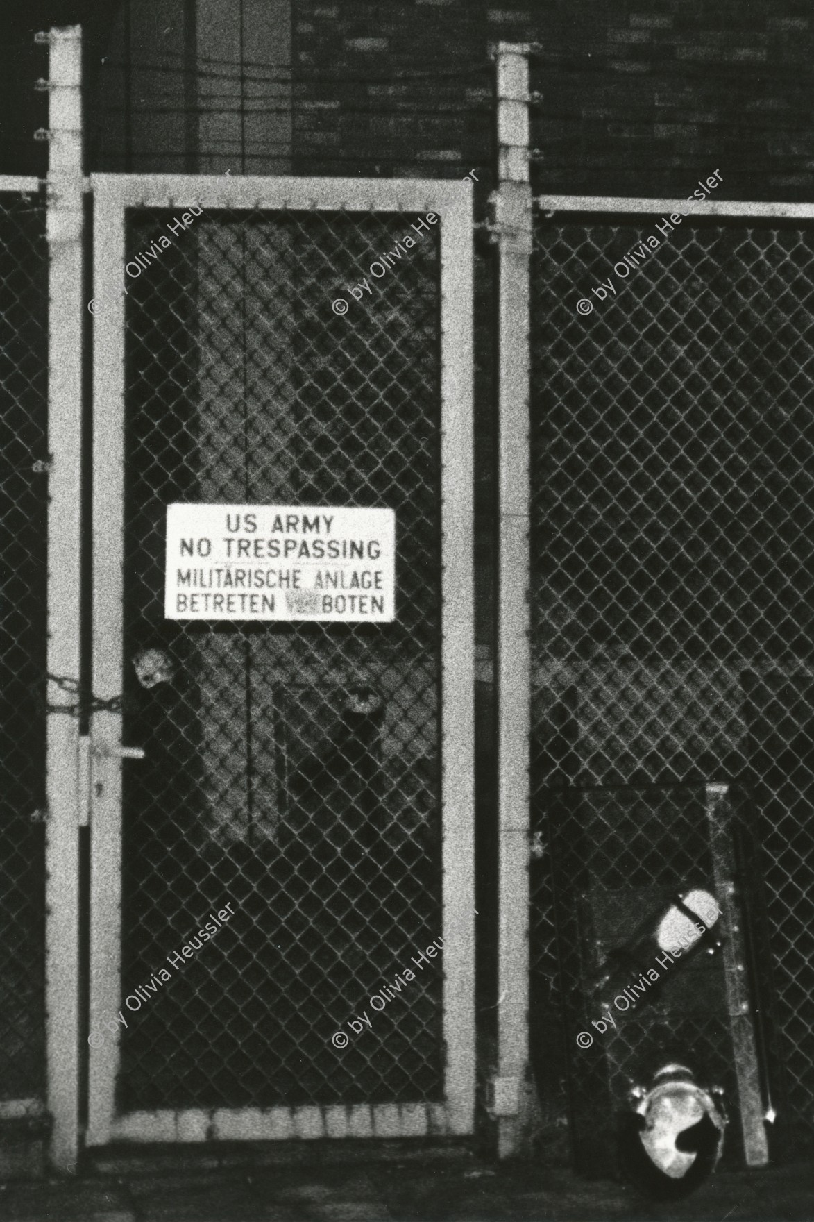 Image of sheet 19830300 photo 33: Frankfurt Hausen Mittelstreckenraketen Depot US- Armee Frankfurt a. Main. Germany Deutschland 1983 √
protest against deployment of U S Medium-range missiles
© 1983, by OLIVIA HEUSSLER / www.clic.li