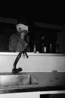 Image of sheet 19830320 photo 16: gestellte Bilder in einer ausgedienten Bar in einem leerstehenden Haus an der Badenerstrasse. Weinflasche Hut Zigarette. Besetzung Wohnen Wohnungskampf Zürich