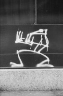 Image of sheet 19830330 photo 23: Spitzmännchen Spray Graffiti Stauffacher, Zürich 1983.