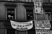 Image of sheet 19840010 photo 35: Wohnungsnot Wohnen Häuserkampf Hausbesetzung Zürich Badenerstrasse 1984 
Housing «Herr Bührle EIN LAECHELN WIRD SIE BESIEGEN»
