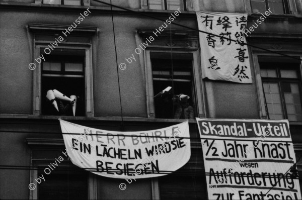 Image of sheet 19840010 photo 35: Wohnungsnot Wohnen Häuserkampf Hausbesetzung Zürich Badenerstrasse 1984 
Housing «Herr Bührle EIN LAECHELN WIRD SIE BESIEGEN»