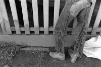 Image of sheet 19840130 photo 26: Landwirtschaftsgenossenschaft La Loma. Campesino Bauern. Gewerkschaftssitzungen der ATC Asociacion de Trabajadores del Campo.  Cowboyhosen. Nicaragua Rio San Juan 1984 √ farmer pant leather pants stiefel Central america Pferde horse