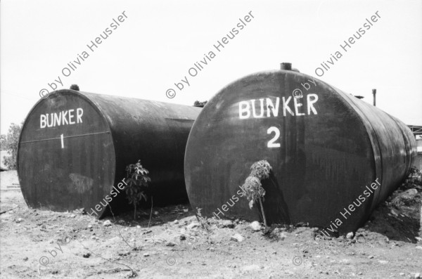 Image of sheet 19840150 photo 17: Sovietische Aerzte im sov. Spital in Chinandega. Gesundheitszentrum Spital der UDSSR SU mit Karte und Fotos. Tank mit Bunker gekennzeichnet. Sandinistischer Militär gibt den JournalistInnen Auskunft über Contraangriff gegen sovietisches Transportschiff. Portrait von Sohn Leo Gabriel. Mario. Managua Nicaragua 1984