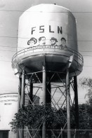 Image of sheet 19840170 photo 1: FSLN Frente Sandinista de Liberacion National Esso Tanks Graffitti Malerei Mural Pacifico Pazifikküste Costa Corinto Nicaragua 1984 √
