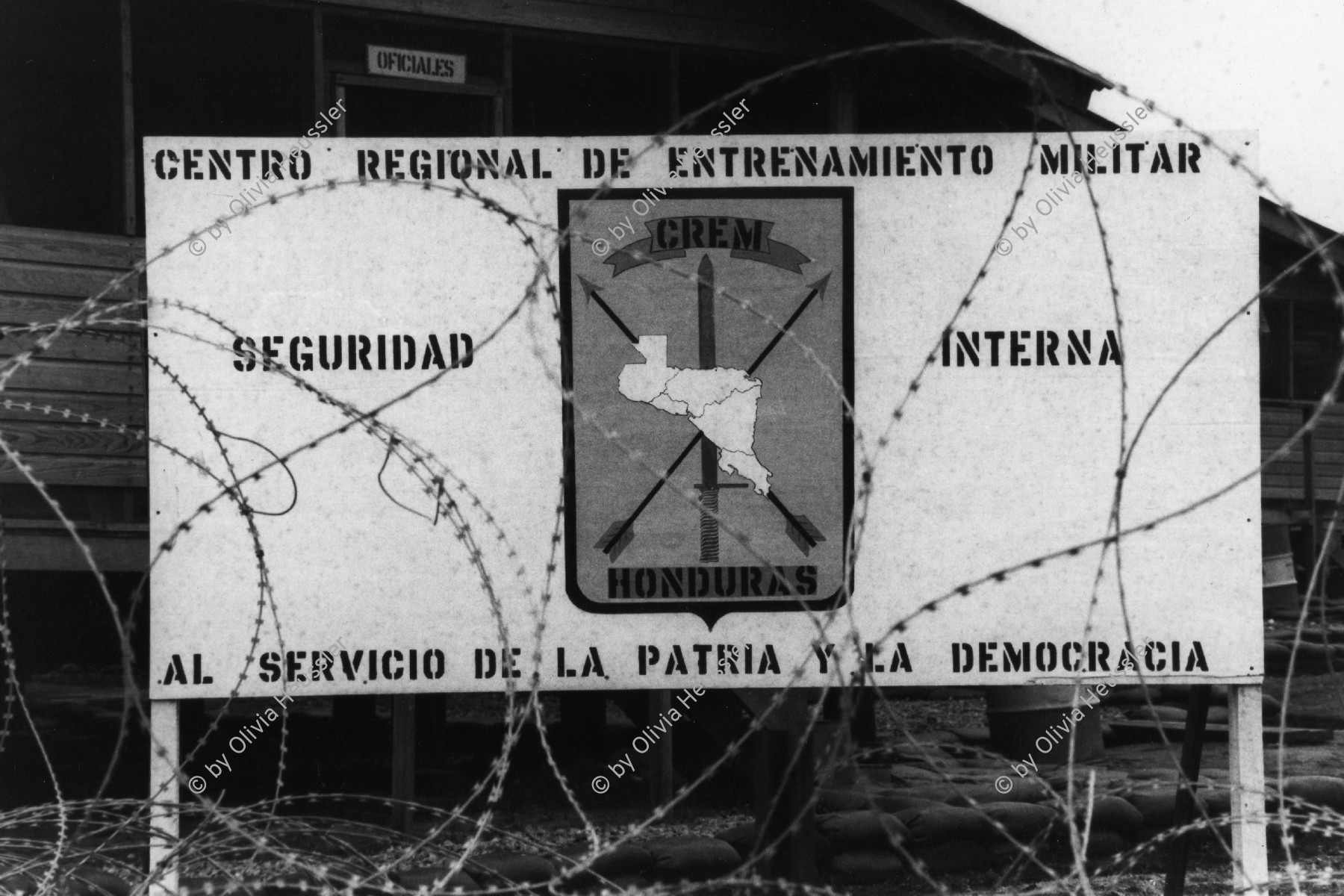 Image of sheet 19840180 photo 11: im US-Amerikanischen Militär-Ausbildungslager Centro regional de
Entrenamiento Militar (CREM) an der honduranischen Atlantikküste
bei El Castillo.
Honduras. 04.84
Honduras Mittelamerika Centralamerica Zentralamerika 1984 √
© 1984, OLIVIA HEUSSLER / www.clic.li