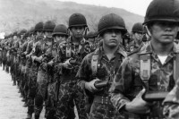Image of sheet 19840190 photo 15: Soldaten während einer Militärparade in Tegucigalpa, Honduras 04.84
Honduras Mittelamerika Centralamerica Zentralamerika 1984 √