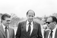 Image of sheet 19840190 photo 3: John Dimitri Negroponte (middle); born (July 21, 1939) is an American diplomat. He is currently a research fellow and lecturer in international affairs at Yale University's Jackson Institute for Global Affairs. Prior to this appointment, he served as the United States Deputy Secretary of State and as the first ever Director of National Intelligence.
US-Botschafter in Tegucigalpa.
'Puente Negro' gehört zum CIA Büro Zentralamerika. Militärparade in Las Tapias für die Befehlsstab übergabe an den neuen Armee General Walter Lopez Reyes 
Honduras Mittelamerika Centralamerica 1984 
√