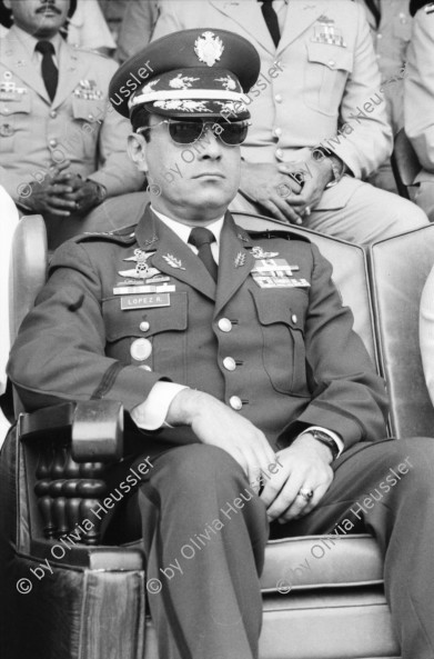 Image of sheet 19840190 photo 37: At the military parade in honor of the new Honduran commander-in-chief, General Walter López Reyes
 
Honduras Mittelamerika Centralamerica 1984 
Desfile militar con motivo del traspaso de poder al nuevo jefe del ejército hondureño,
General Walter López Reyes 


Las Tapias, Tegucigalpa, Honduras, April 1984.