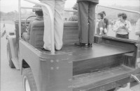 Image of sheet 19840200 photo 18: Der neue Befehlstab wird wird ausgeteilt durch den honduranischen Präsidenten Suazo Cordoba (mi)
General (li) Walter Lopez Reyes. Las Tapias, Tegucigalpa
Honduras Mittelamerika Centralamerica Zentralamerika 1984 √
 Honduras 04.84