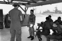 Image of sheet 19840220 photo 8: Im US-Amerikanischen Militär-Ausbildungslager Centro de Entrenamiento Militar (CREM) an der honduranischen Atlantikküste bei El Castillo ! Ausbildung für Contras. Instructor Contra Rebels Contras Contrarebellen
US-Army Soldaten
Honduras Zentralamerika Centralamerica 1984 √