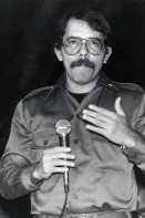 Image of sheet 19840240 photo 12: Ein Cara al Pueblo. 'Mit dem Gesicht zum Volk'. mit Daniel Ortega FSLN Sandinist Thema Comiteé de Defensa Sandinista (CDS). Managua Nicaragua 1984
√