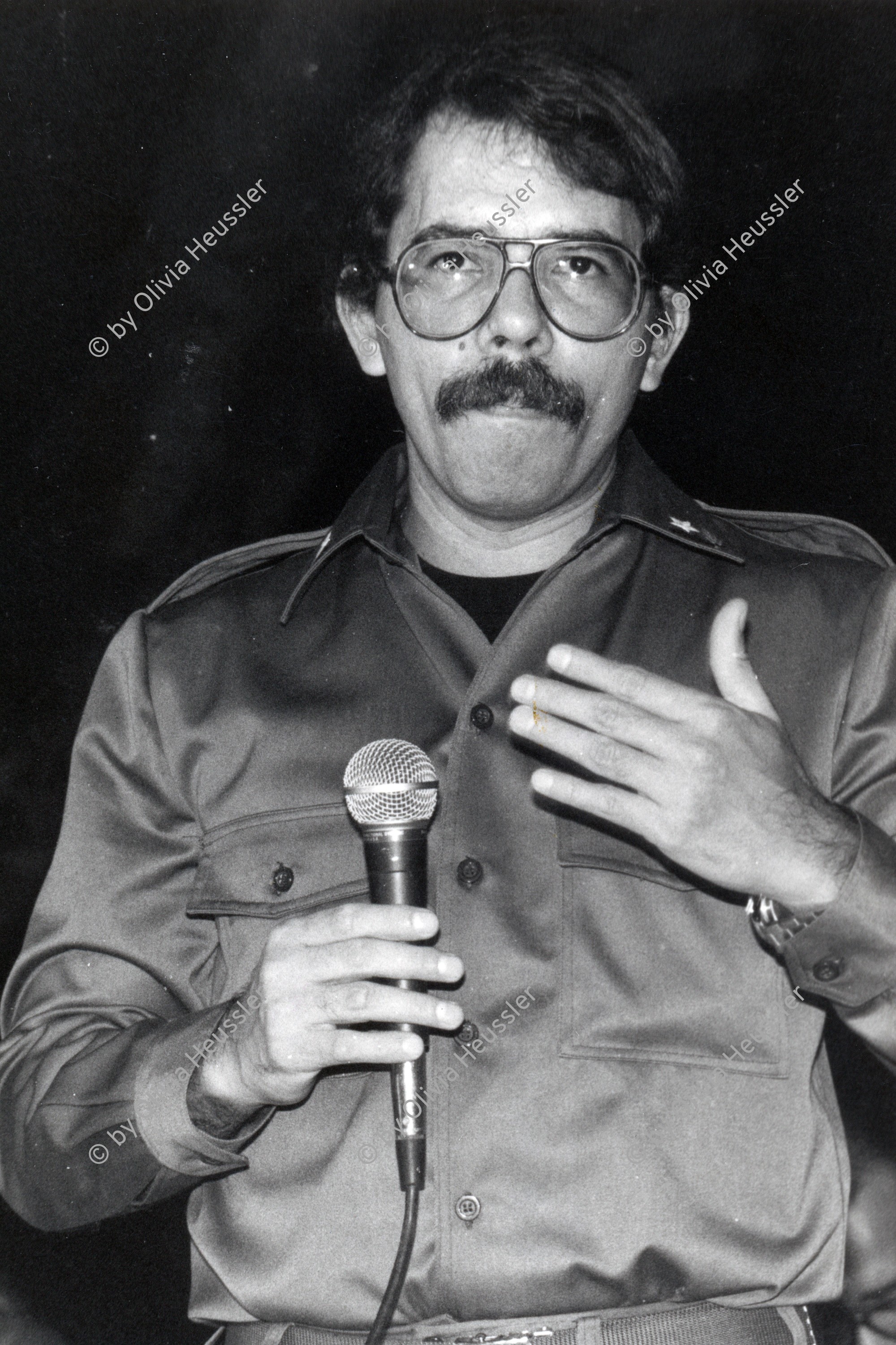 Image of sheet 19840240 photo 12: Ein Cara al Pueblo. 'Mit dem Gesicht zum Volk'. mit Daniel Ortega FSLN Sandinist Thema Comiteé de Defensa Sandinista (CDS). Managua Nicaragua 1984
√