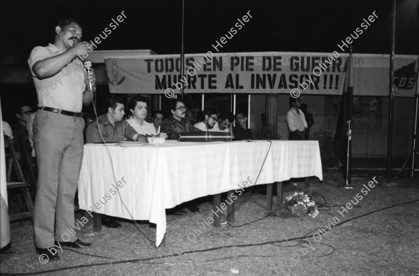 Image of sheet 19840240 photo 17: Ein Cara al Pueblo. 'Mit dem Gesicht zum Volk'. mit Daniel Ortega und Sergio Ramirez. Thema Comiteé de Defensa Sandinista (CDS). Managua Nicaragua 1984