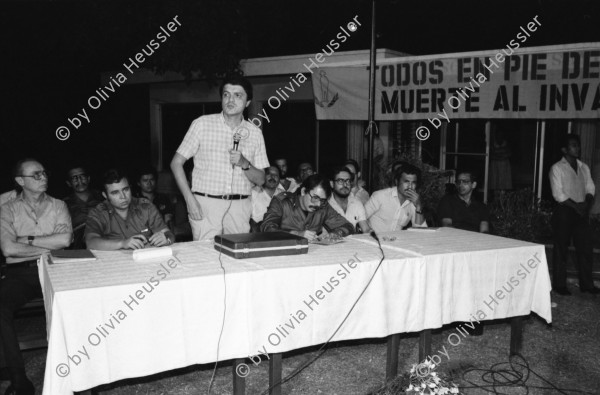 Image of sheet 19840240 photo 19: Ein Cara al Pueblo. 'Mit dem Gesicht zum Volk'. mit Daniel Ortega und Sergio Ramirez. Thema Comiteé de Defensa Sandinista (CDS). Managua Nicaragua 1984