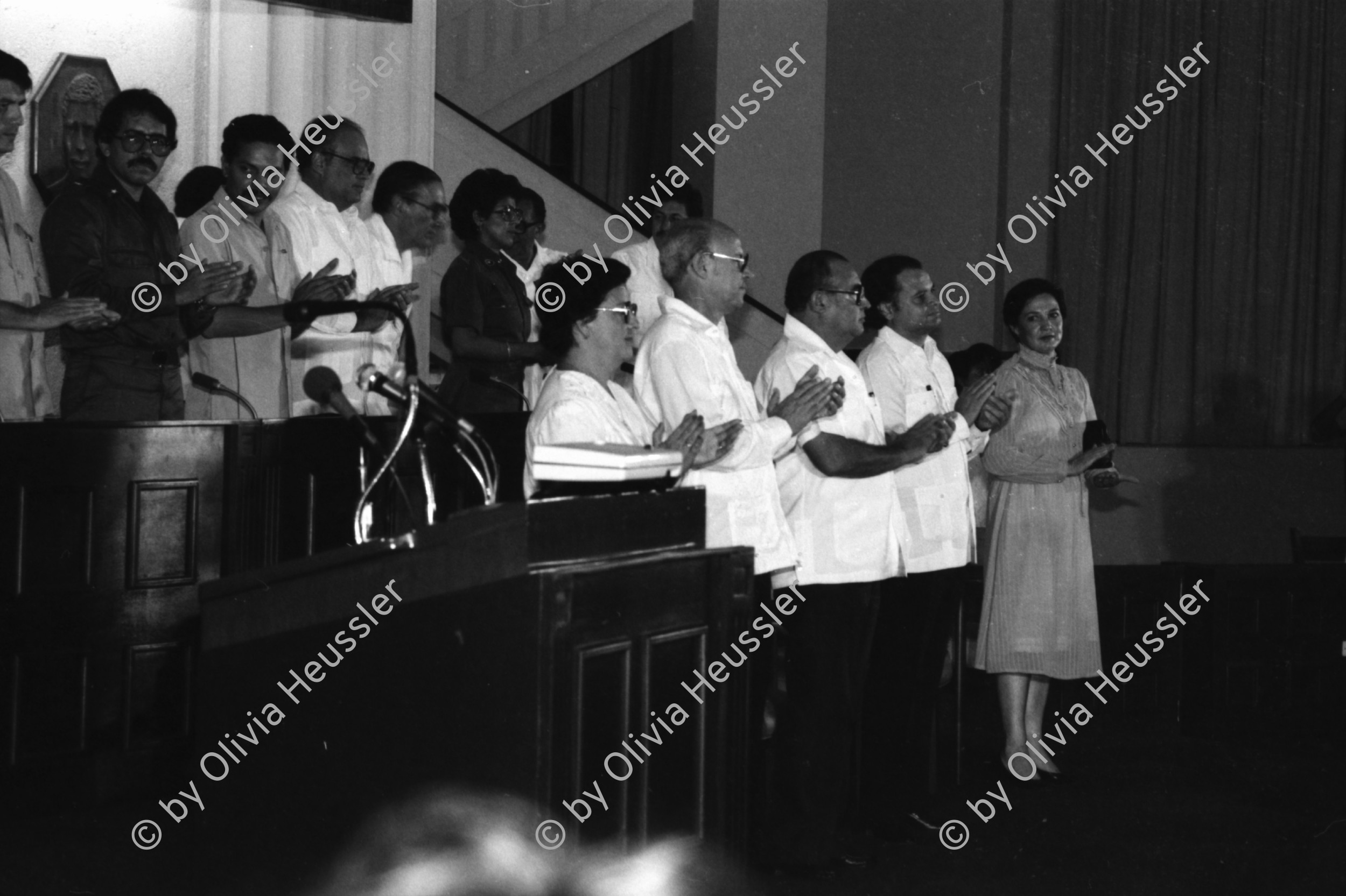 Image of sheet 19840270 photo 5: Im nicaraguanischen Staatsrat. Die politische Opposition glänzt durch ihre Abwesenheit. Nr. 9 
5.5. 1984 Consejo de Estado. Sanchez etc. damaliger Amerikanischer Botschafter. Name nicht mehr bekannt. 
Der neue Präsident des parlamentarischen Nationalkongress in Managua Carlos Nuñez Tellez. 
Managua Nicaragua 1984