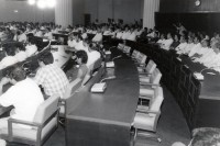 Image of sheet 19840270 photo 9: Im nicaraguanischen Staatsrat. Die politische Opposition glänzt durch ihre Abwesenheit. Nr. 9 
5.5. 1984 Consejo de Estado. Sanchez etc. damaliger Amerikanischer Botschafter. Name nicht mehr bekannt. 
Der neue Präsident des parlamentarischen Nationalkongress in  
Managua Nicaragua 1984 √