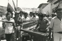 Image of sheet 19840290 photo 3: Geburtstag Sandinos. Des Generals des freien Menschen, wird gefeiert. Marimbas werden an der Demo für Sandino mitgetragen. Nicaragua 1984
√