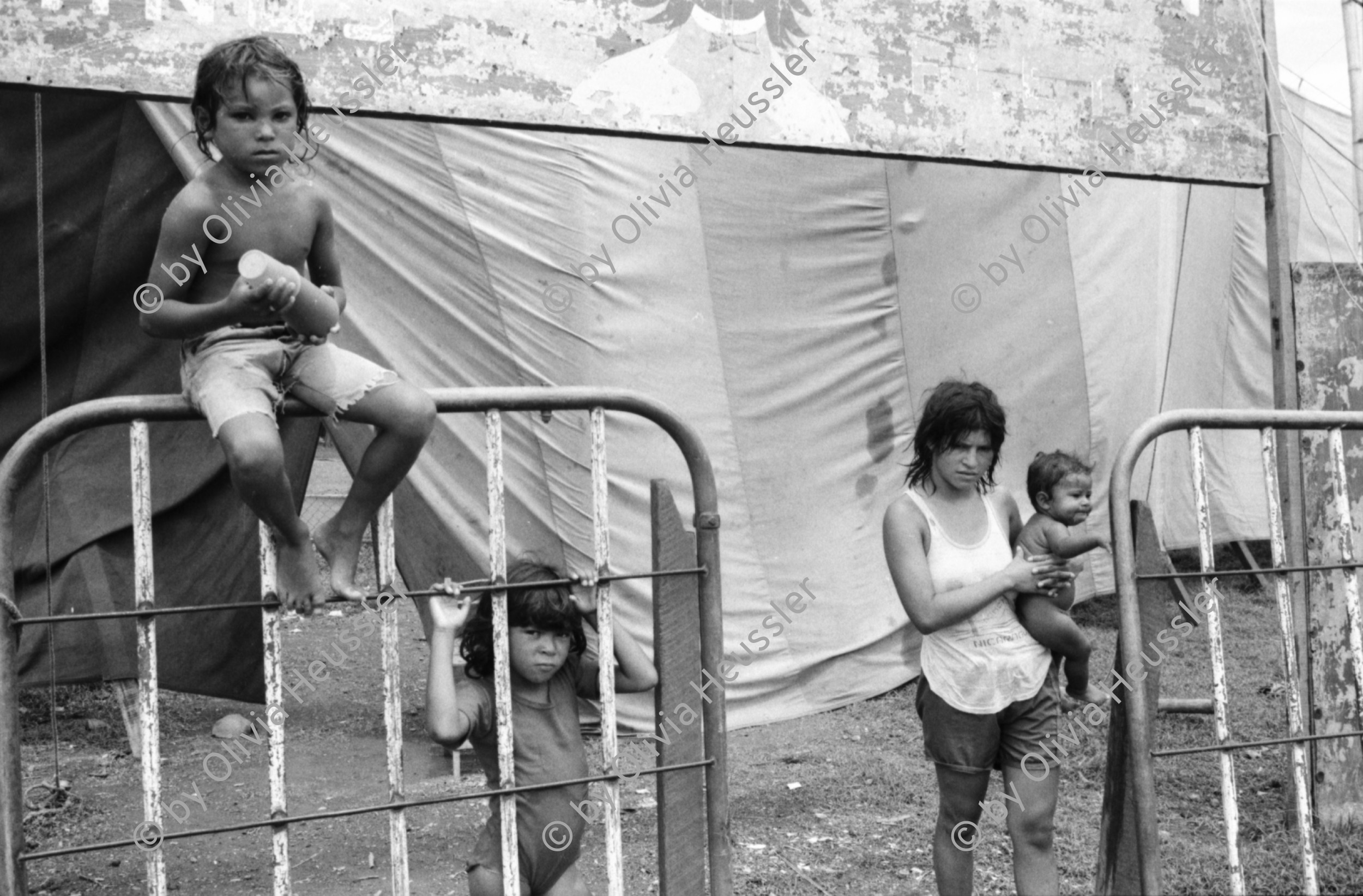 Image of sheet 19840320 photo 15: Ein kleiner Zirkus. San Juan del Sur. Nicaragua 1984