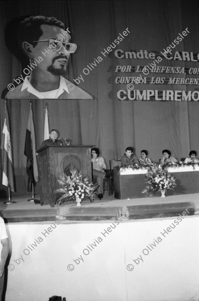 Image of sheet 19840330 photo 17: Kommandant Tomas Borge unter dem Abbild von Carlos Fonseca, 1984 Nicaragua.