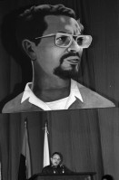 Image of sheet 19840330 photo 20: Comandante Tomas Borge unter dem Abbild von Carlos Fonseca, 1984 Nicaragua.