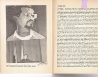 Image of sheet 19840330 photo 20: Luis Enrique Mejia Godoy  in Managua. Kommandant Comandante Tomas Borge unter dem Abbild von Carlos Fonseca. Soldaten Bill Gentil fotografiert leere Stühle und Soldaten. alter Soldat und Sandinist. Junge Sandinistinnen und Mütter gefallener Soldaten protestieren Protest Amerikanische Journalistin Cookie Hood und Soldaten.
1984 Nicaragua

book