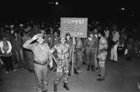 Image of sheet 19840340 photo 11: Am Repliege nimmt auch der sandinistische Revolution Kommandant Daniel Ortega teil. Der Auszug wurde Jahr um Jahr mit viel Militär gefeiert. 1979 fielen viele ZivilistInnen nachdem Somoza die Flüchtenden frühmorgens vor Massaya mit Bombern aus der Luft beschossen hatte. Schlafende Soldaten EPS liegen auf der Strasse Managua-Massaya. Kanonen und Panzerwagen. Panzerfahrzeug Tank  russische Tanks aus der Sovietunion. Sandinismus Sandinisten Managua Nicaragua 1984
Russian tank tanc soviet panzer soldier woman women army sandinist El Repliege
Each year, the Sandinista army protest the attack on the civilians before the Revolution by somoza somocist troops in a rally from Managua to Masaya