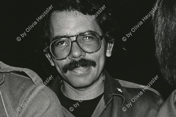 Image of sheet 19840340 photo 14: Am Repliege nimmt auch der sandinistische Revolution Kommandant comandante de la revolución nicaragüense Daniel Ortega teil. Der Auszug wurde Jahr um Jahr mit viel Militär gefeiert. FSLN Sandinismus Sandinisten