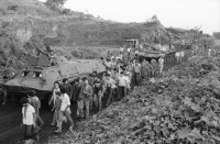 Image of sheet 19840340 photo 37: Nicaragua 1984
Russian tank tanc soviet panzer soldier woman women army sandinist El Repliege
Each year, the Sandinista army protest the attack on the civilians before the Revolution by somoza somocist troops in a rally from Managua to Masaya