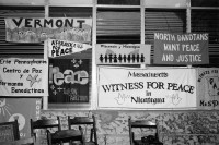 Image of sheet 19840360 photo 18: Die Zeugen des Friedens aus den Vereinigten Staaten zeigen dem nicaraguanischen Volk ihre Solidarität. open door comunity Atlanta Vermont Tucson Arizona Massachusetts North dakotans want peace and Justice, Erie Pennsylvania Centro de Paz y Hermanas Benedictinas, Nebraskans for Peace, Wisconsin y Nicaragua. Managua 1984 √ us solidarity Central america sandinist FSLN brigade USA north american Central america pigeons banners