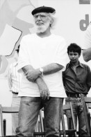 Image of sheet 19840400 photo 31: Der nicaraguanische Kulturminister und Jesuit Ernesto Cardenal, ist auch bekannter Schriftsteller. Daniel Ortega Jaime Wheelock in einer Veranstaltung in Leon Nicaragua 1984
Bäuerinnen und Arbeiterinnen. fest Nonnen auf Balkon beobachten. gruppenbild Kommandanten Gladys Baez.
