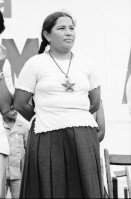 Image of sheet 19840400 photo 36: Der nicaraguanische Kulturminister und Jesuit Ernesto Cardenal, ist auch bekannter Schriftsteller. Daniel Ortega Jaime Wheelock in einer Veranstaltung in Leon Nicaragua 1984
Bäuerinnen und Arbeiterinnen. fest Nonnen auf Balkon beobachten. gruppenbild Kommandanten Gladys Baez.