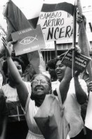 Image of sheet 19840450 photo 22: Demonstration für Arturo Cruz. Antisandinistische Demonstration. PSC  Fish Vor den Wahlen. Wahllokal Menschen stehen an. Menschen . Managua Nicaragua 1984 √ america central rally political 
woman women protest anti sandinist