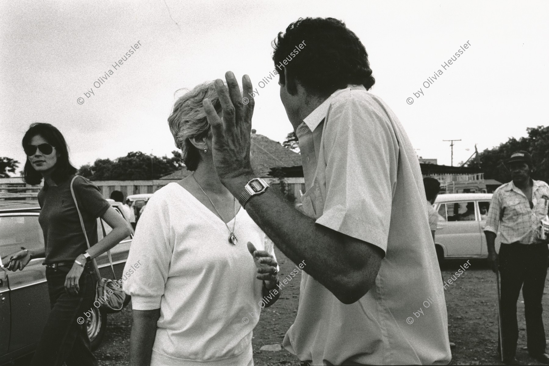 Image of sheet 19840460 photo 25: Violetta Chamorro und tochter daughter Cine Cabrera Managua Nicaragua 1984 √