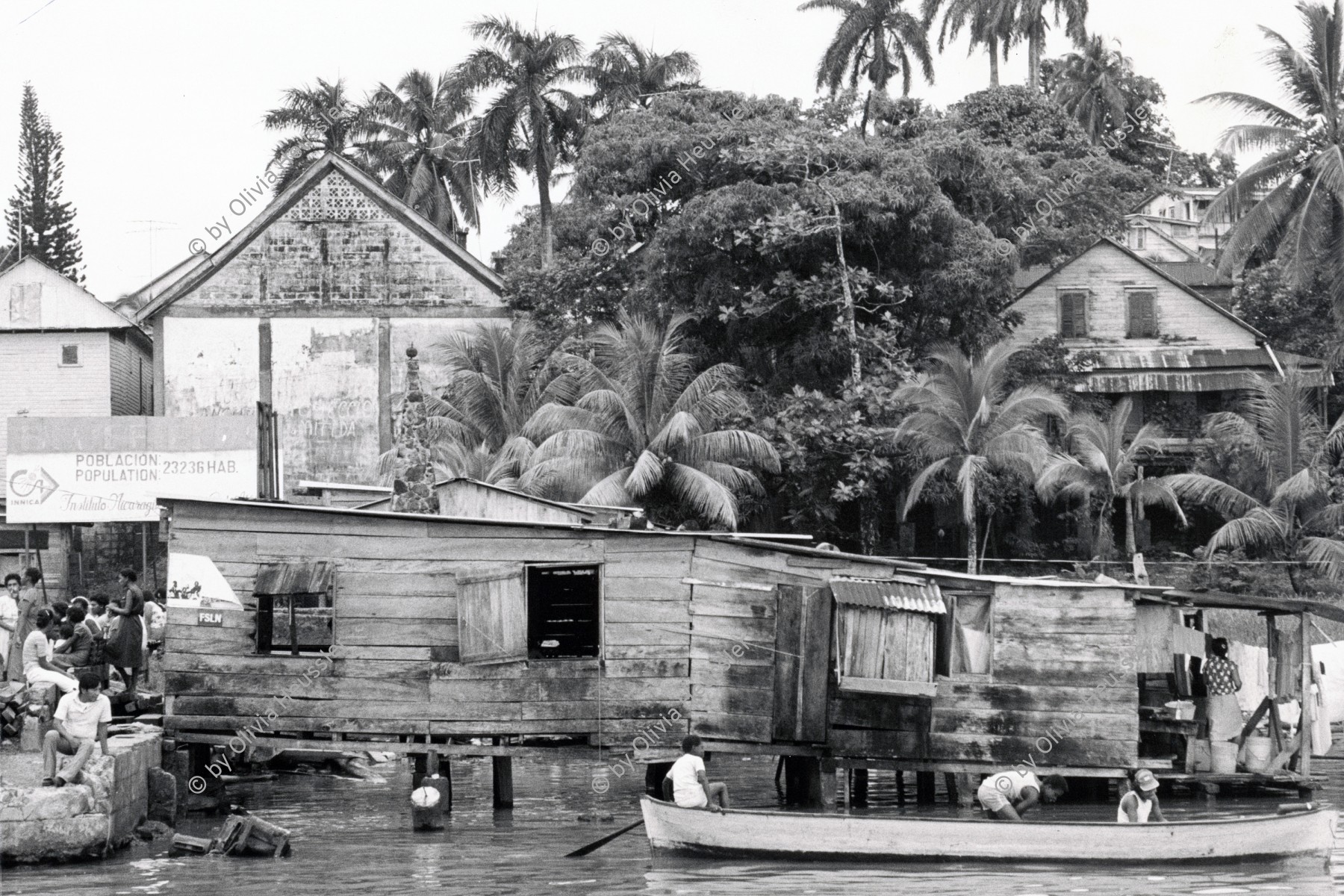 Image of sheet 19840500 photo 42: Atlantikküste RAAS 1984
Puerto Hafen atlantic coast Bluefields √ Nicaragua Boat People Miskito Indios Indigenos Palm tree sea water 
Tafel Banner : Poblacion Population: 23236 Habitant INNICA
housing port transport