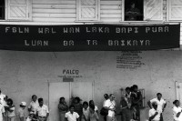 Image of sheet 19840540 photo 6: Seguimos de Frente con el Frente. Wahlpropaganda der F.S.L.N. Frente Sandinista de Liberacion National. Nicaragua 1984 √ Puerto Cabezas Indio Indigenos Costa Atlantica Protest People 
Miskito Indianer
© 1984, OLIVIA HEUSSLER / www.clic.li